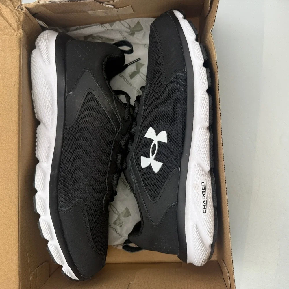 Under Armour Charged Assert 9 Shoes Mens Size 10 Black White Running 3024857-001